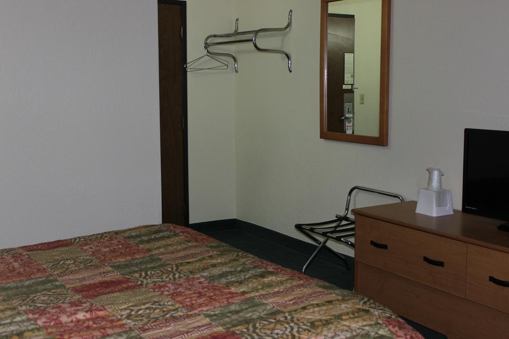 Americas Best Value Inn Гранд-Форкс Экстерьер фото