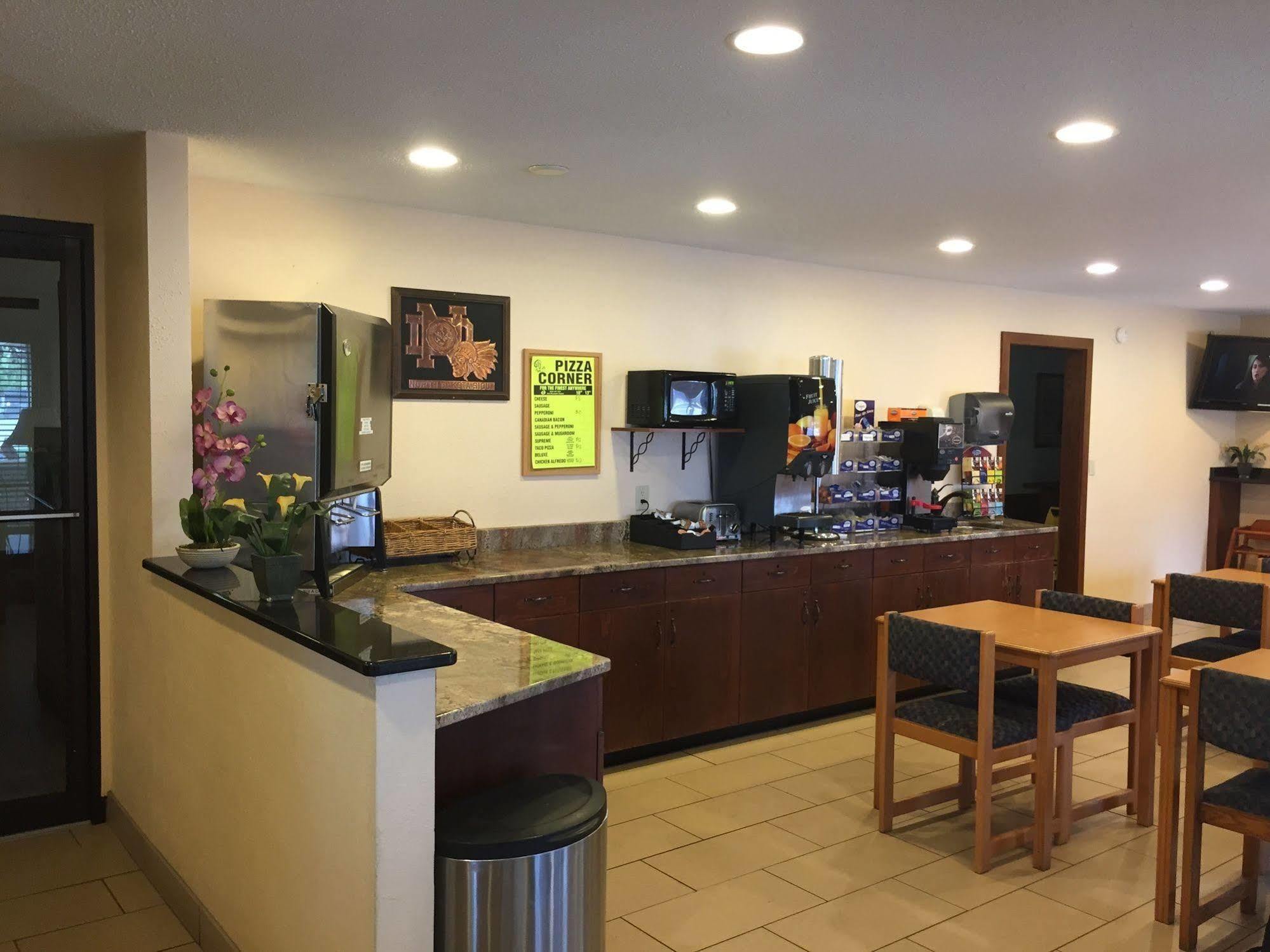 Americas Best Value Inn Гранд-Форкс Экстерьер фото